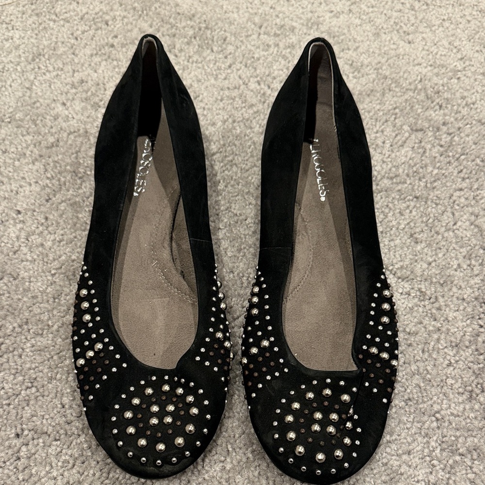 AEROSOLES Black Studded Flats